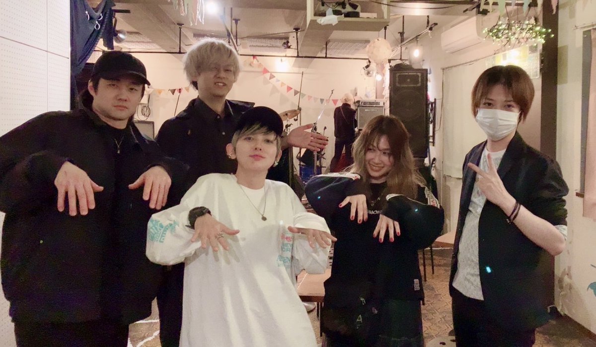 pinos_official's tweet photo. 2026/02/26

𝐓𝐡𝐚𝐧𝐤 𝐲𝐨𝐮下北沢モナレコーズ🎵

PINOS初ライブの場所でバンドLIVEができて嬉しかったです😆‼️

次回は3/5(木)渋谷 FOWS🏙️
PINOS➕ドラムという初めての３人編成でのLIVEになります❤️‍🔥
お待ちしております‼️ https://t.co/9PXIz7HVe9