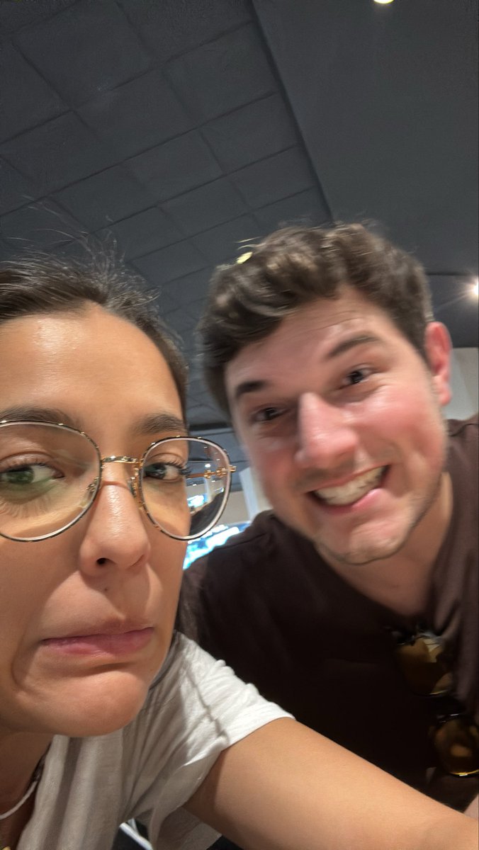 ximenaredonda's tweet photo. Primera noche en el depa, comprando nuestros primeros cajones y base.. viajando! 🥰 life’s good, pero con Alfredo 🫀. https://t.co/CSvMp107lb