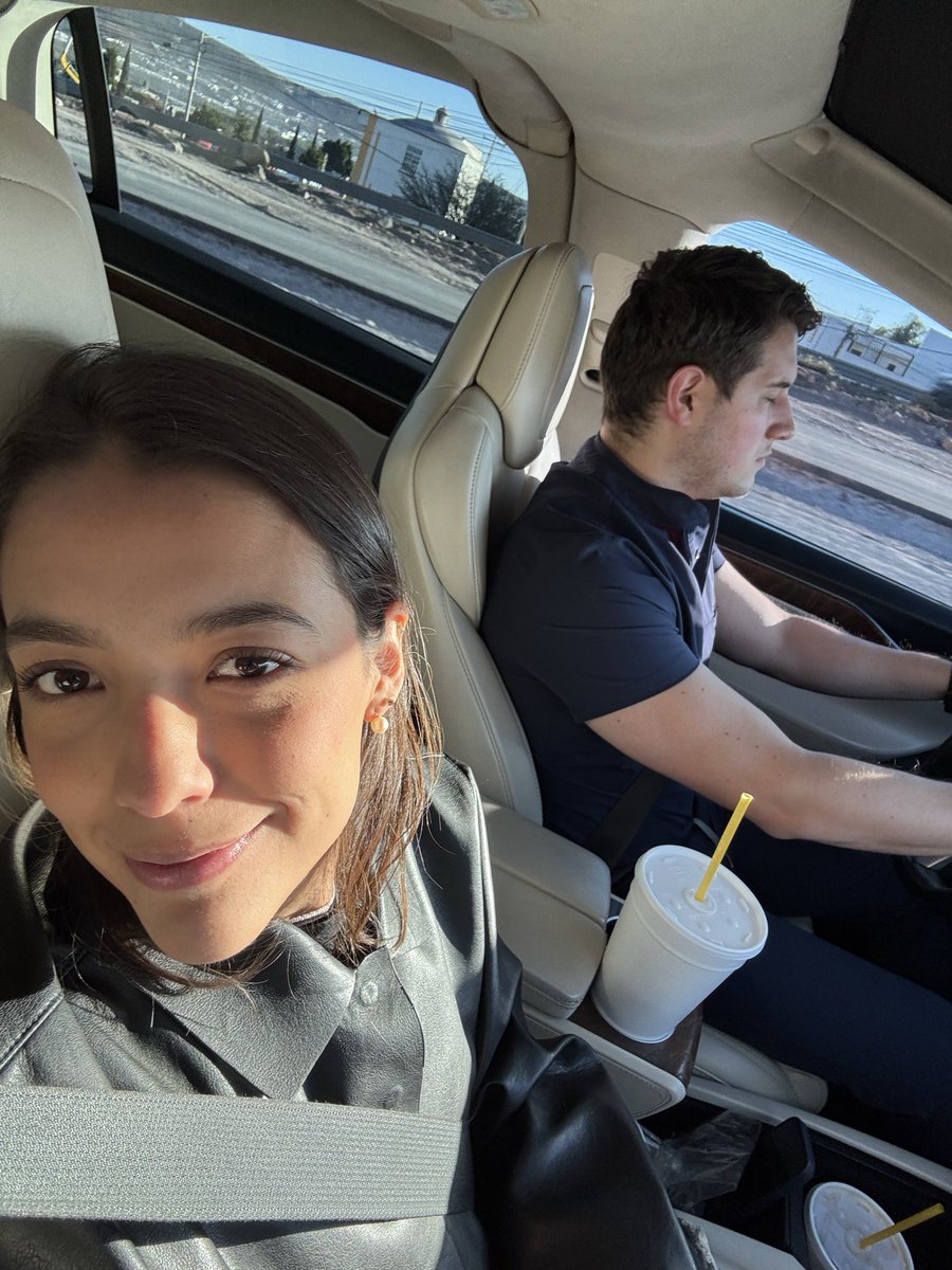ximenaredonda's tweet photo. Primera noche en el depa, comprando nuestros primeros cajones y base.. viajando! 🥰 life’s good, pero con Alfredo 🫀. https://t.co/CSvMp107lb