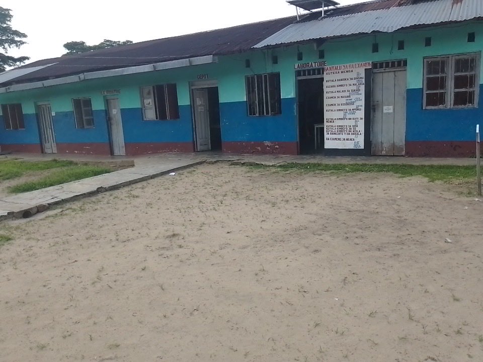 🆘🚨L’Hôpital Général de Référence de SIA, situé dans le territoire de Bagata, province du Kwilu.

⏹️ Cet HGR a : 

📍100 lits
📍0 médecin spécialiste 
📍2 médecins généralistes 
📍20 infirmiers 
📍2 techniciens de laboratoire 
📍1 appareil d'échographie, pas de radiographie, pas