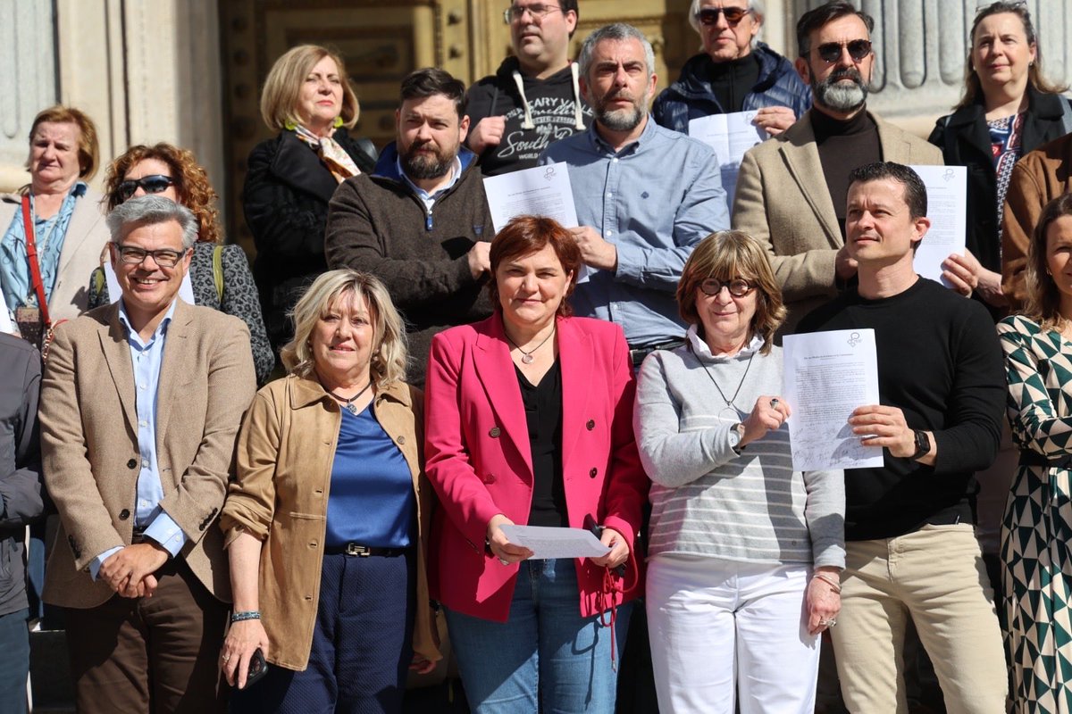 gpscongreso's tweet photo. La plataforma por el Blindaje de las pensiones en la Constitución (MERP) ha entregado a las y los diputados socialistas su manifiesto, presentado hoy en el Ateneo con la firma de 100 juristas, en el que exigen incluir la protección de las pensiones como un derecho fundamental. https://t.co/ZcjmlNJWs7