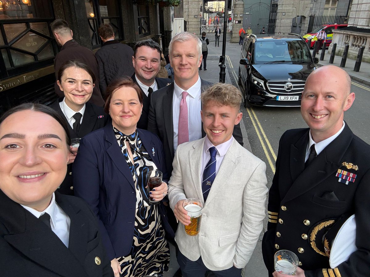 HMS Dauntless tweet media