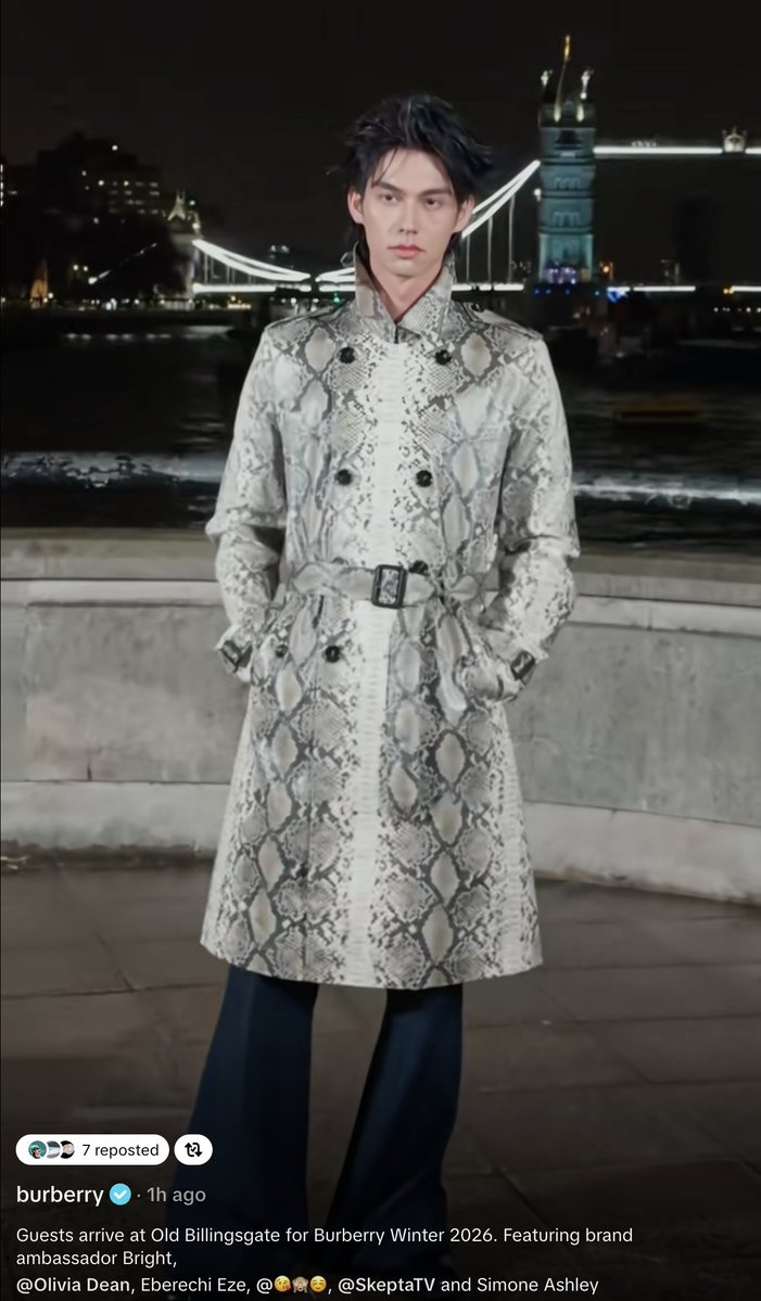 คุณ GBA Burberry  ยืนนึงเป็นปกคลิปไปเล้ยย จบๆ

Guests arrive at Old Billingsgate for Burberry Winter 2026. Featuring brand ambassador Bright,
Tiktok : Burberry
🖇️tiktok.com/@burberry/vide… 

BRIGHT LFW 2026
#BurberryxBright
#BurberryAW26
#BurberryAW26xBRIGHT
#Burberry #bbrightvc