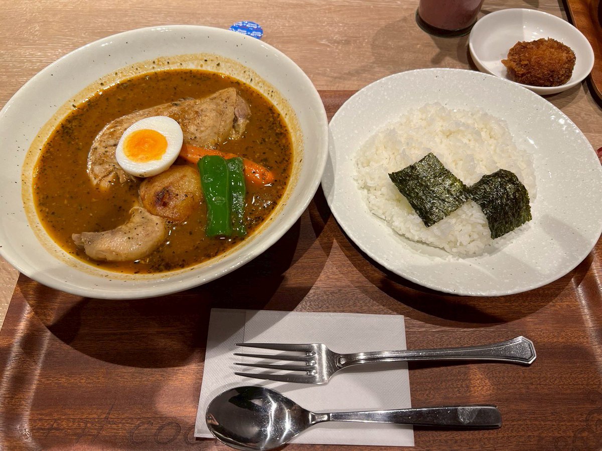 Kilinbeer's tweet photo. 味噌コーンラーメン
スープカレー
海鮮丼
日本酒
ジンギスカン
お寿司
ソフトクリーム
……いっぱい美味しいもの食べた😋 https://t.co/ZgHeDFpKCo