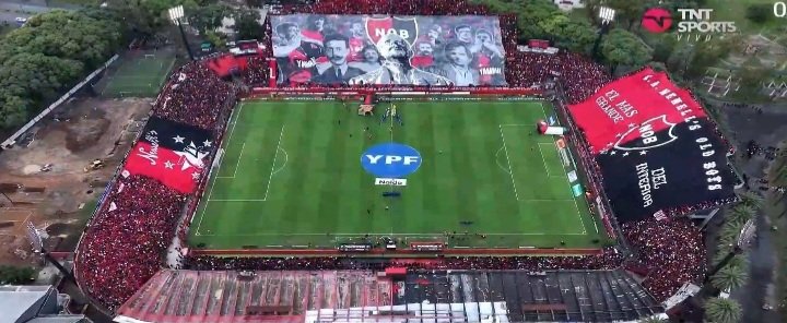 El director deportivo,  diciendo desde el domingo tenemos un gran desafío, maestro vos sos el que nos llevaste a este abismo, el presidente ya lo tenia que haber rajado, esto es ñuls...