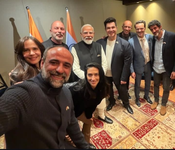 tru_indiann's tweet image. PM Modi with the entire star cast of #Fauda 🔥💖

#ModiInIsrael