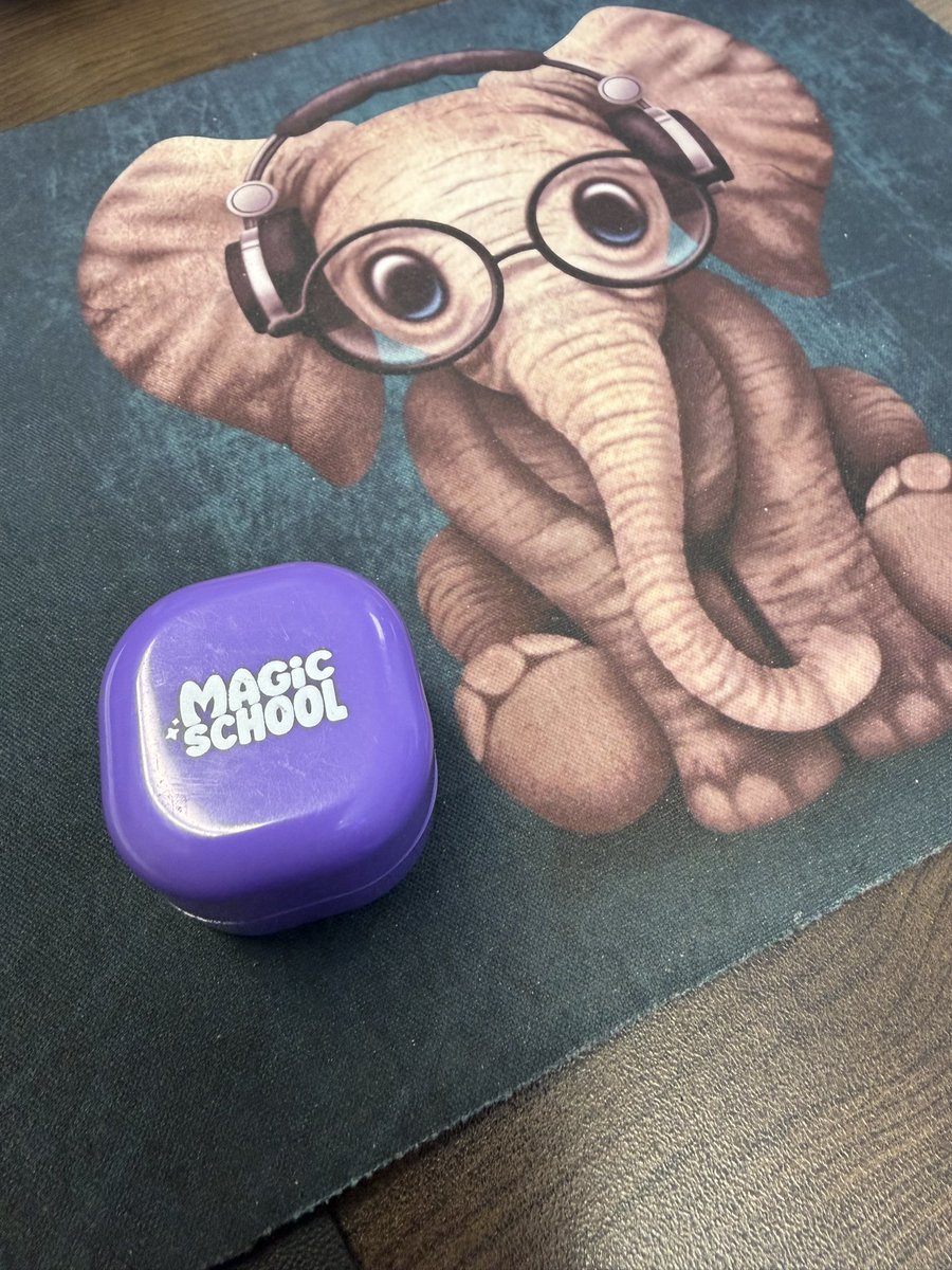 Laurie Guyon 🐘 tweet media