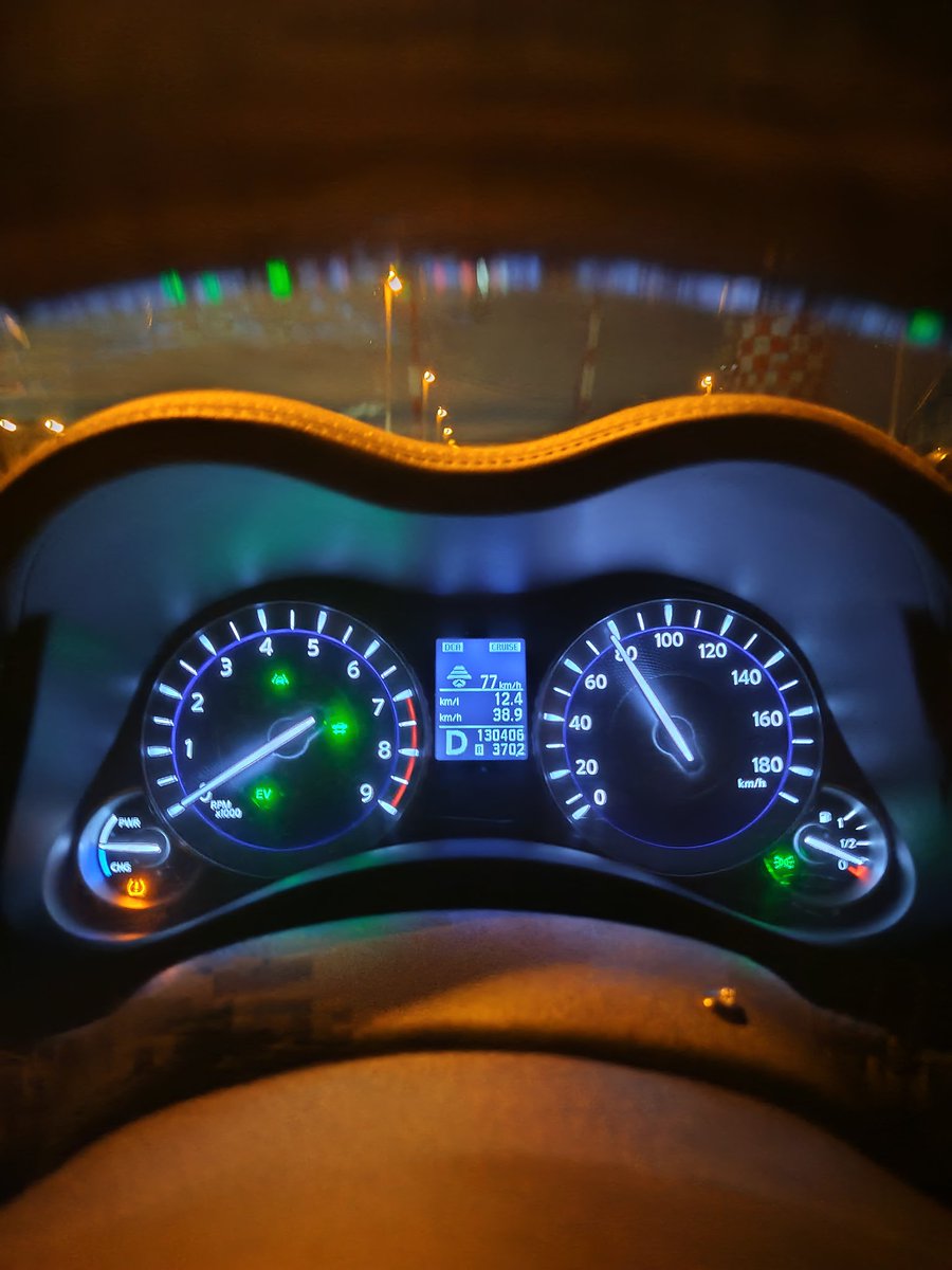 r32_oimo's tweet photo. だれか教えて欲しいんですけど、普通にクルコン使えてるしセットもできるのに、何故か前走車だけ認識しなくなりました😇
これってディーラー持って行ってエーミングとかすればなおるのかな？ https://t.co/Ddb4gNygcN