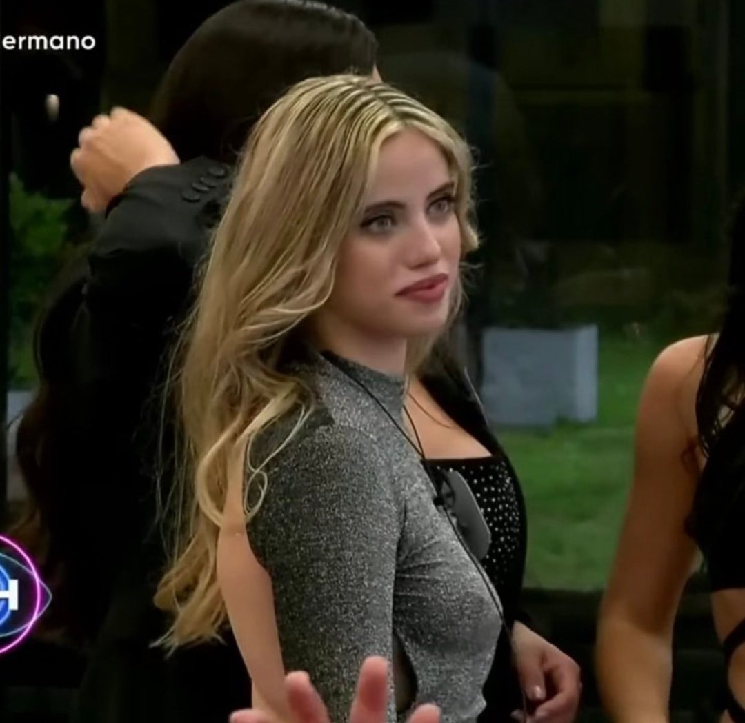 Entienden que está persona es parte del squad de Vogue por tercer año, ahora se suma a Garnier, va a empezar la escuela de maquillaje social y modelaje... Siempre buscado su crecimiento personal y profesional, como no quererla y sentir orgullo de su progreso 😭🧡