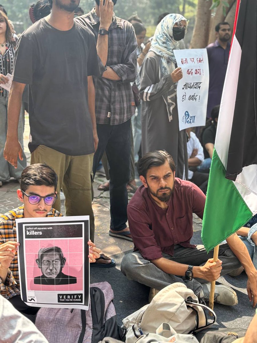 jellyfinjoyce's tweet image. आज ज़िन्दा होने की शर्त है, फ़िलिस्तीन के मुक्ति संघर्ष के साथ खड़े होना.

बच्चों और औरतों के हत्यारों,  जेनोसाइड करने वालों को खुदको इन्सान बोलने का कोई हक़ नहीं है.

#ModiWithTerrorists #IndiansWithPalestine