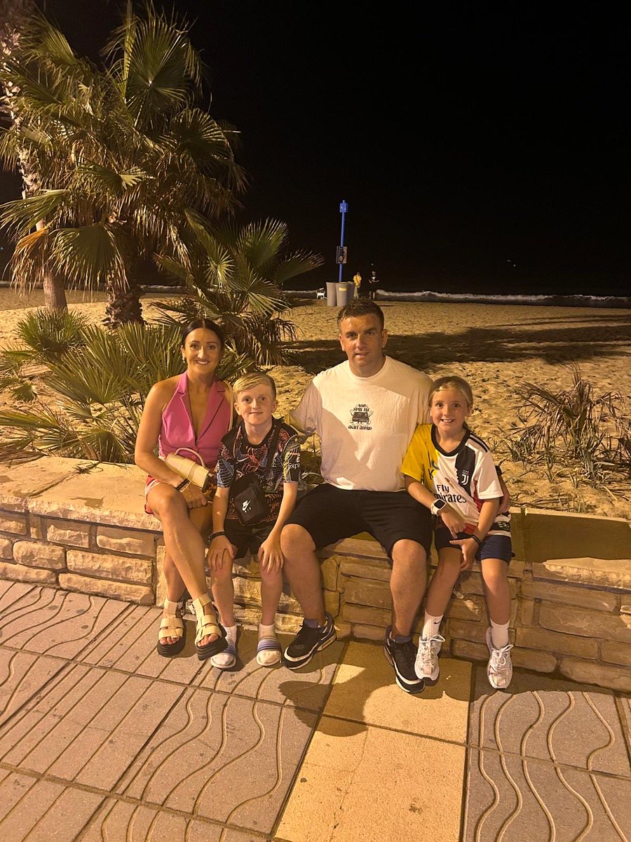 mo_mahon's tweet photo. That time of the year folks, my yearly post. 
16 years sober today. 
Biggest change I’ve ever made to my life, one that I am very proud of. 

Grateful for the people I have around me and most importantly for my family who are my life ❤️❤️

Blessed 🙏 https://t.co/JotIDoGaye