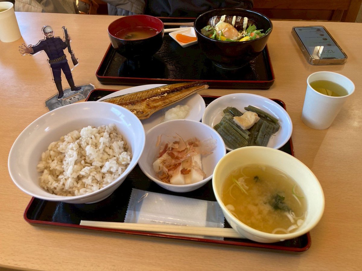 Kilinbeer's tweet photo. 印象深かったのはホッケ…！！おいしかった…！！
監獄メシおいしかった〜

開拓の村で借りた明治の衣装。。マントあったかかった😋あと何しても遠い広いスケール感すごかった…✨ https://t.co/9flJNl3TDe