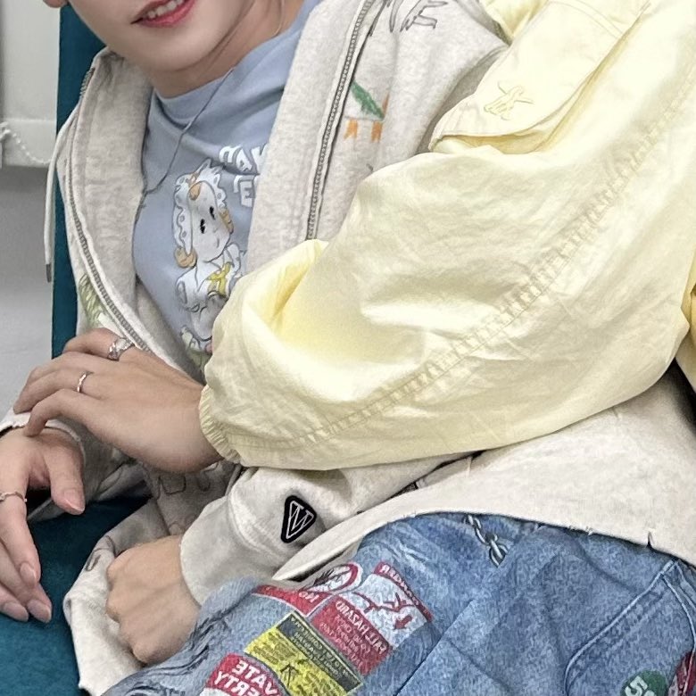 เป็นกำลังใจให้กันมาตั้งนานแล้วนี่ เก่งที่สุดเลย💪🏻💚

Duang With You Q41
#ด้วงปิดกล้องแล้วนะเธอ