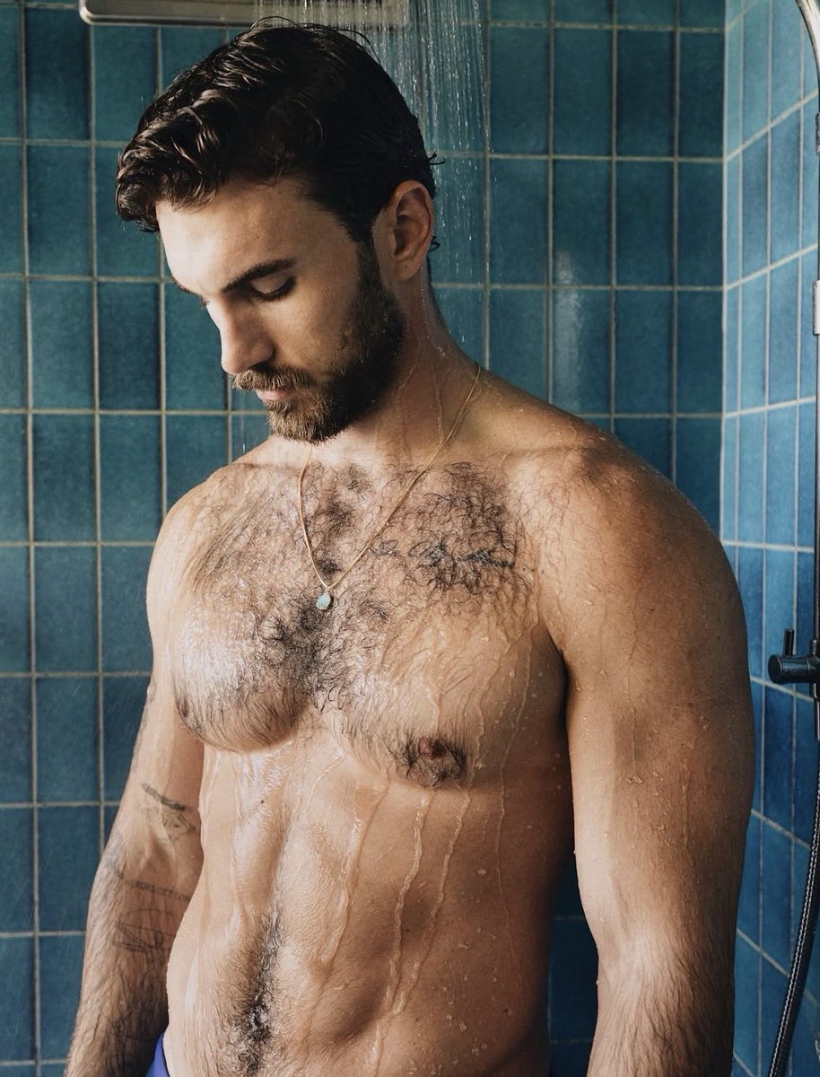 nickatnxte's tweet photo. Consider this your daily water intake https://t.co/z6oXGOooru
