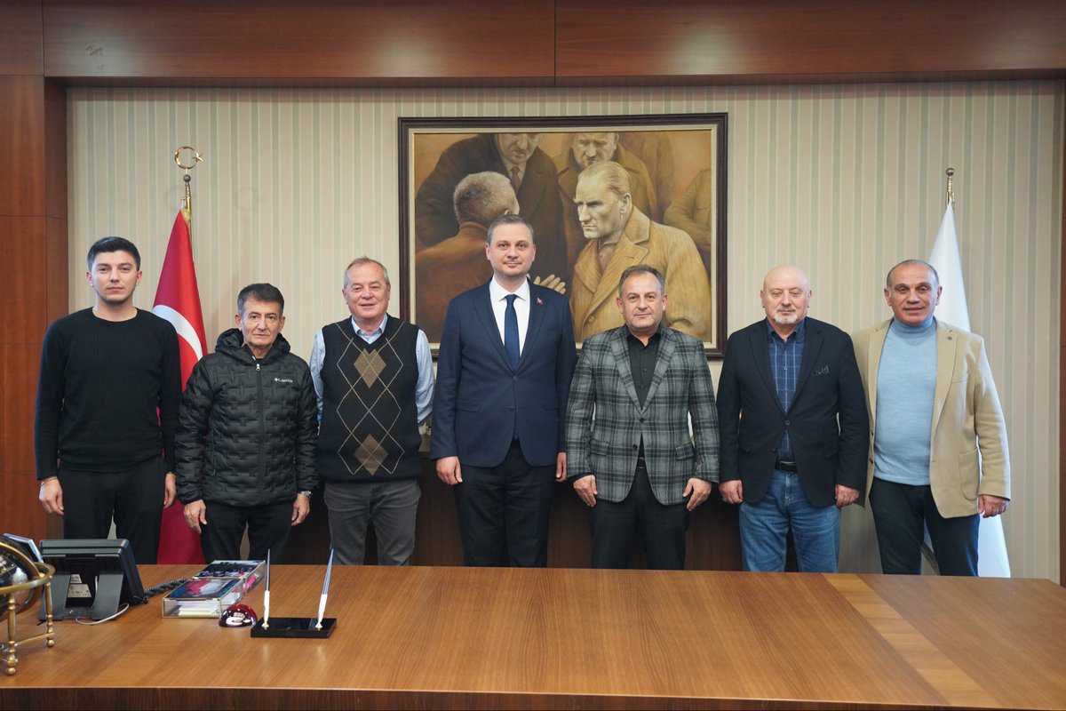 mulayimdemirtas's tweet photo. Cumhuriyet Halk Partisi Trabzon İl Başkanı Mustafa Bak ilçemizi ziyaret etti. Nazik ziyaretinde hem yerel çalışmalarımızı hem de ülke gündemini değerlendirme fırsatı bulduk. Örgütlü mücadelemize güç ve moral katan bu buluşma için kendisine teşekkür ediyor; dayanışma içinde, kararlılıkla yol yürümeye devam ediyoruz.