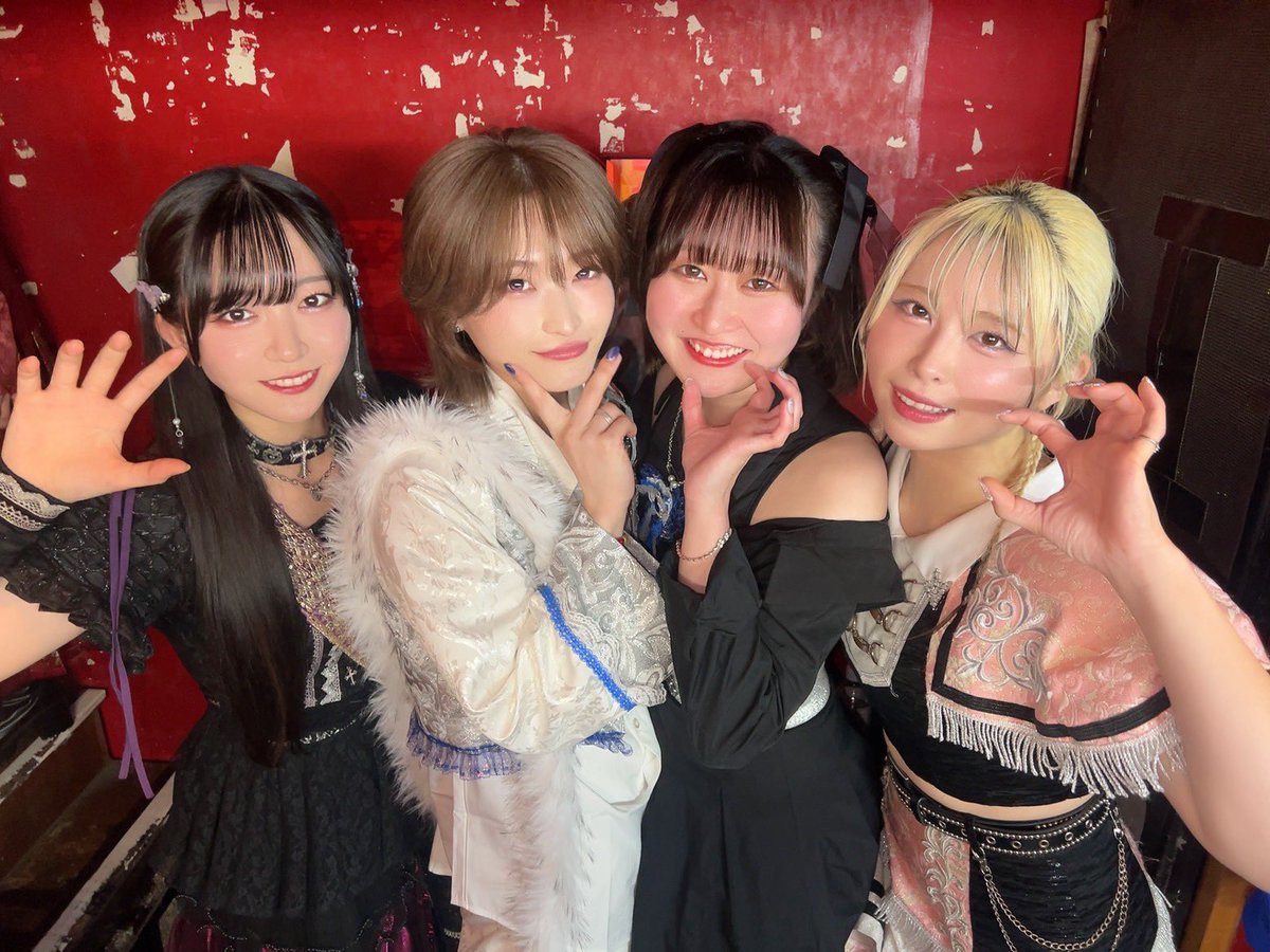 yuria_naruse's tweet photo. ほんとにありがとうございました
愛する大切なものが詰まってた
過去があって今がある逆も然りで大事にしたいて言いたかったのに。くっ
ぐちゃぐちゃでした😔

ハカナシもチャンカもTSUMUGIもポピエモも全部楽しかったぁ 特大感謝と愛です https://t.co/FaE80njvFa