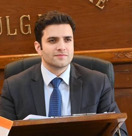 IamAk7739's tweet photo. Heartiest congratulations on assuming the charge as Deputy Commissioner Budgam. Wishing you great success in serving the people with dedication, transparency, and visionary leadership. May your tenure bring progress, development, and prosperity to the district. https://t.co/YSsPvEOGua