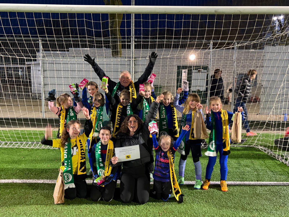 V.V. Bavel tweet media