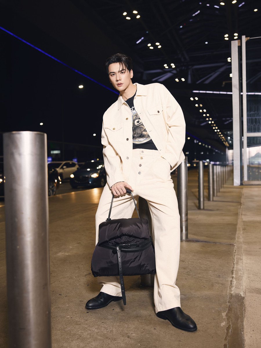 Take off แบบมีสเตตเมนต์! เก่ง–หฤษฎ์ และ น้ำปิง–นภัสกร ในลุคจาก Moschino ก่อนบินลัดฟ้าสู่ มิลาน ชมโชว์ FW26

#ELLEMENThailand
#MoschinoFW26
#KENGNAMPINGWITHMOSCHINO 
#KengNamping