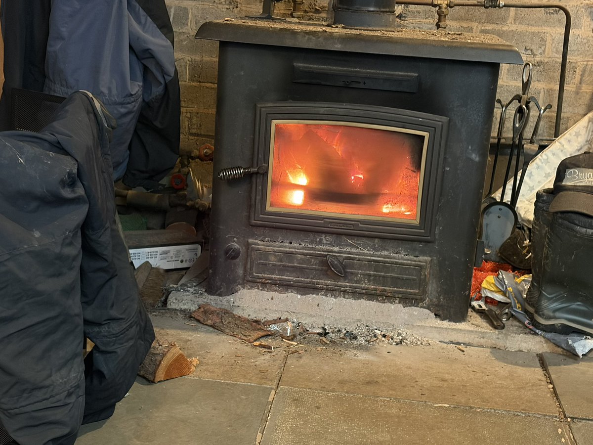 Sarahbrentley2's tweet photo. An afternoon in front of the fire😊 #cozyafternoons #winterdays https://t.co/RMz6gbllCv