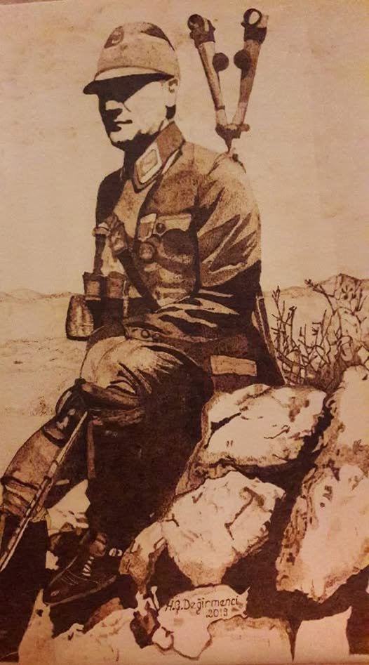 Josef STALİN
Rusya'nın tek hâkimiydi.
2. Dünya Savaşı'ndan önce ve savaş esnasında milyonlarca Rus'u katletti.
Ardından gelen Nikita Kuruşçev Stalin'in anıt mezarını yıktırıp, O'nu sıradan ölülerin gömüldüğü arka bahçeye nakletti.
Mezarına giden yok, ismini duyan Rus başını