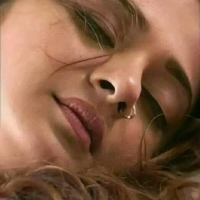 मोहब्बत थी उनसे
  हम मना नहीं करते
आज भी है बेहद
  हम उनसे बयां नहीं करते

फिर लिखा यू की 
इश्क़ की गलियों में तुझे यही हाल इसी हस्र मिलेगा
तेरे जाने के बाद भी रांझा बेसब्र मिलेगा
तुम न करो भले इश्क़ की दास्तां पूरी
हमारा मोहब्बत का सिलसिला ताउम्र चलेगा

#बस_तुम❤️