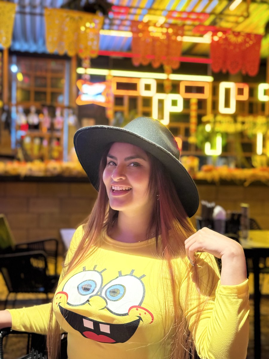 HaideUniqueFans's tweet photo. Mis Uniques ✨
Cuando el lugar brilla tanto como tu sonrisa, sabes que elegiste el spot correcto. 💛🌟
Las luces, buena vibra y un mood espectacular, hoy tocó disfrutar, reír y robar miradas.
#NightVibes #SpotPerfecto #LucesNeon #MoodOn #SonríeSiempre #VibraBonito #Instamoment https://t.co/OqlEQ4YMGS