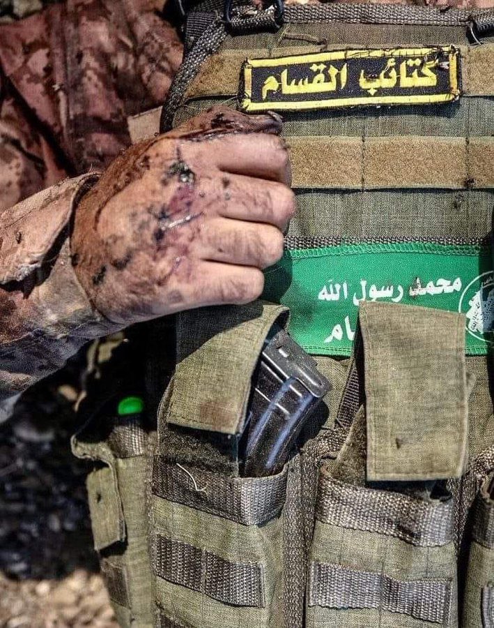 O hâlde, dünya hayatını ahiret hayatı karşılığında satanlar, Allah yolunda savaşsınlar. Kim Allah yolunda savaşır da öldürülür veya galip gelirse, biz ona büyük bir mükâfat vereceğiz.

Nisâ 74