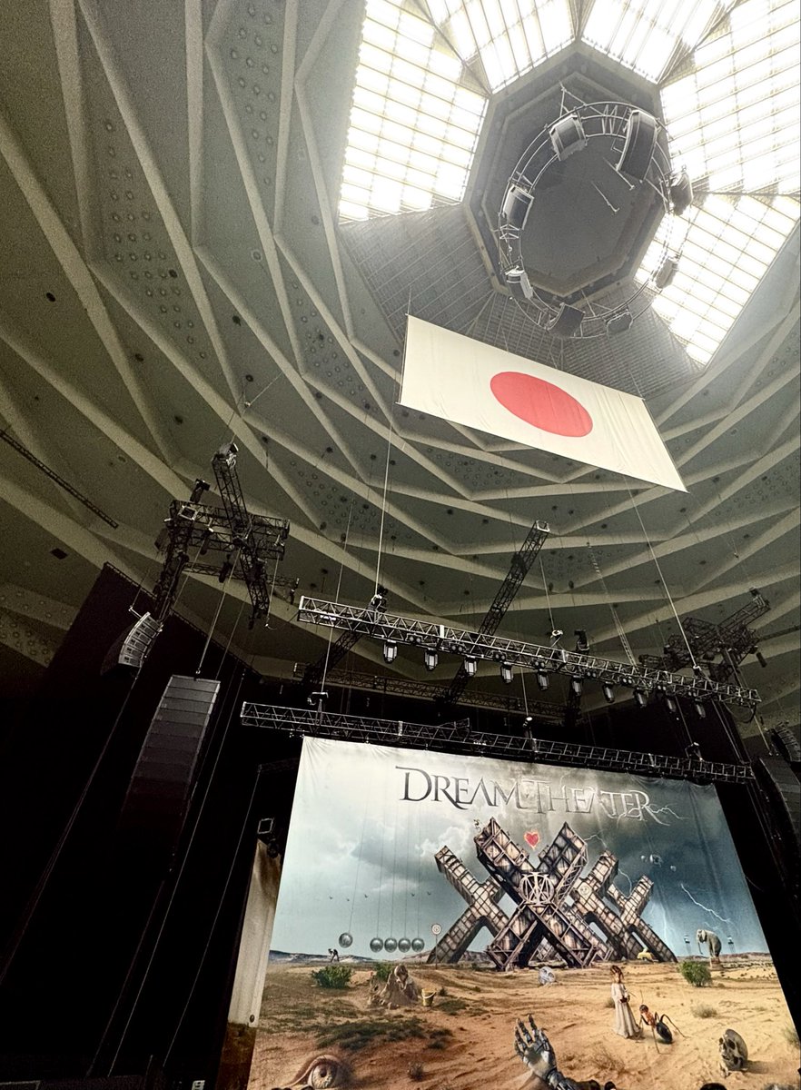 NAL2010's tweet photo. DREAM THEATER 40TH ANNIV. TOUR 2026  日本武道館/Nippon Budokan 参加しました！間際に参加を決めたのでアリーナ一択でしたが、実質スタンディングなので😅なかなかハードでした💦が、理想的なセトリ×圧巻の演奏に超感動🔥それぞれが神演奏🔥文字通りの夢劇場でした💫💫💫 https://t.co/zAARIyoznO