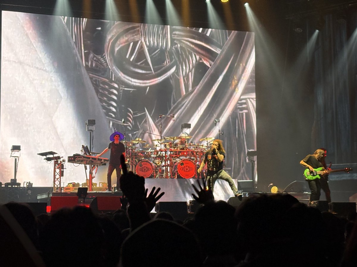 NAL2010's tweet photo. DREAM THEATER 40TH ANNIV. TOUR 2026  日本武道館/Nippon Budokan 参加しました！間際に参加を決めたのでアリーナ一択でしたが、実質スタンディングなので😅なかなかハードでした💦が、理想的なセトリ×圧巻の演奏に超感動🔥それぞれが神演奏🔥文字通りの夢劇場でした💫💫💫 https://t.co/zAARIyoznO