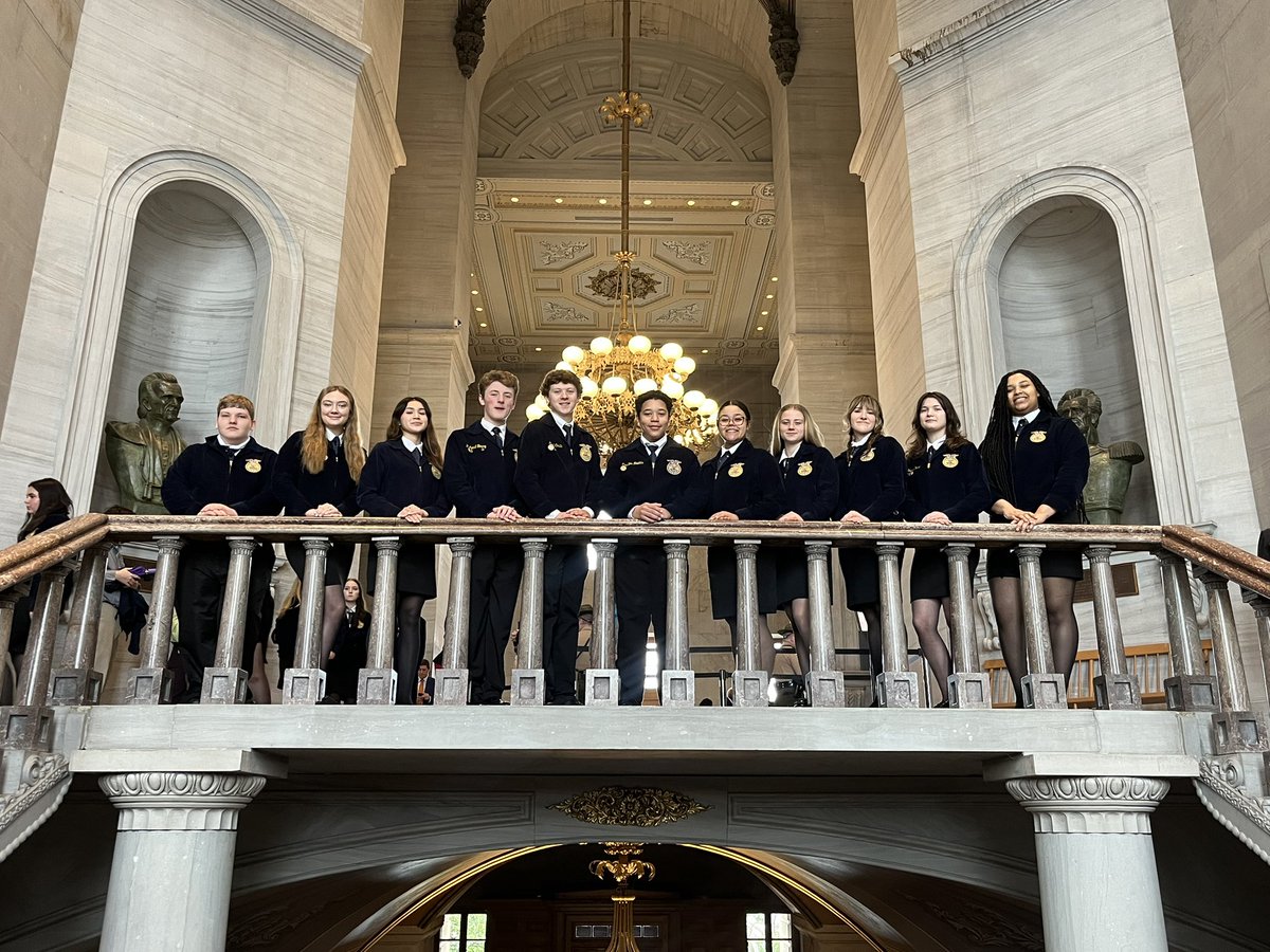 SmyrnaFFA's tweet photo. This young group of leaders is at the TN State Capitol for a day of watching Senate Sessions and learning about local Government! @SmyrnaBulldog @RuCoCTE #OnlyOneSHS #AgIsCool https://t.co/ZVPgbCoE3d