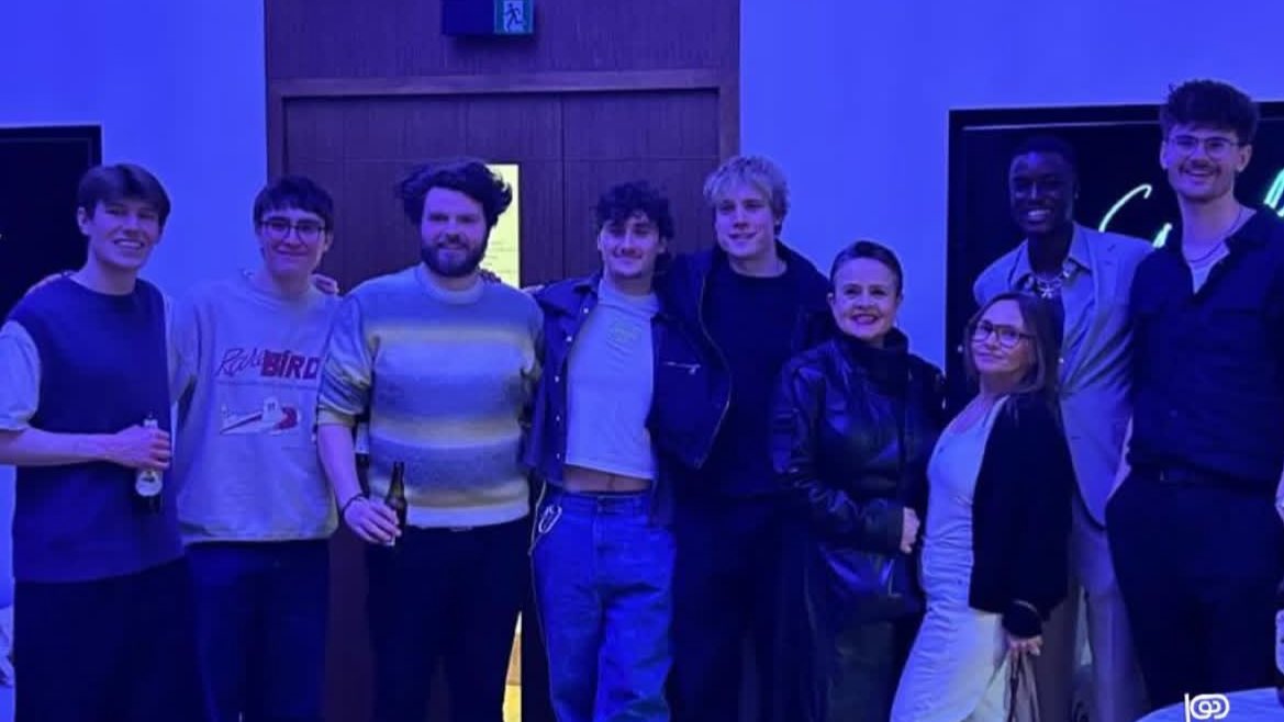 thinkjacegan's tweet image. Tom with #Spiff movie cast 🤍