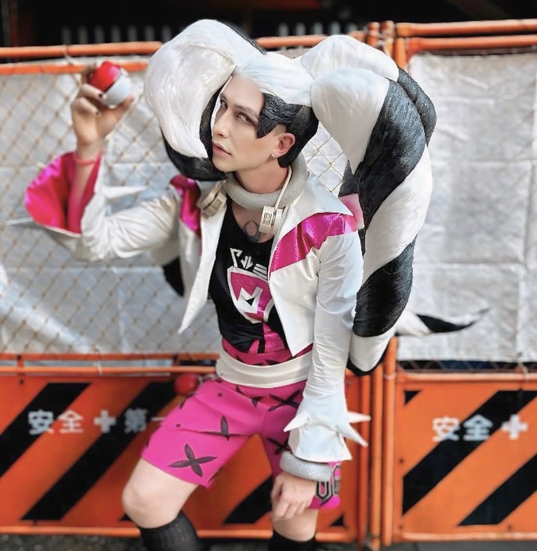 Eu não sou uma gay Disney, o Mickey é legal mas o que realmente me deixa 🥹🥹💙💙 é Pokemon, acompanho desde criança, fiz meu primero cosplay da série ano passado no Japão e foi o Pietro! #Pokemon30 me deixou emocionado num tanto que nem sei explicar!