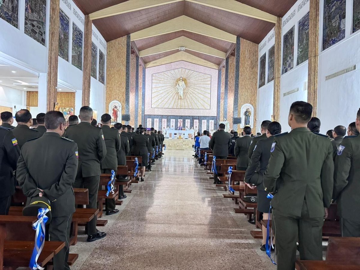 ⛪TEDEUM CONMEMORATIVO

En #ElOro celebramos el Tedeum y Santa Misa por los 88 años de Profesionalización y 180 de Institucionalización de la #PolicíaEcuador

Renovamos nuestro compromiso con Dios, la Patria y la seguridad ciudadana.

#ServirYProtegerConFirmeza