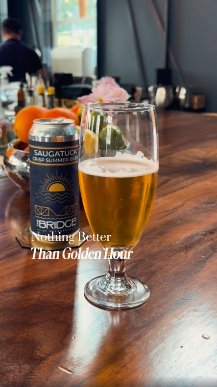 thebridgeCT's tweet photo. The coziest way to spend happy hour? With your person. At The Bridge bar.  Join us 4-6pm, Tuesday - Friday. Cheers! We'll save you a seat ✨ #thebridgeatsaugatuck #westportct #happyhour #ctdining https://t.co/KBJp4ebv70
