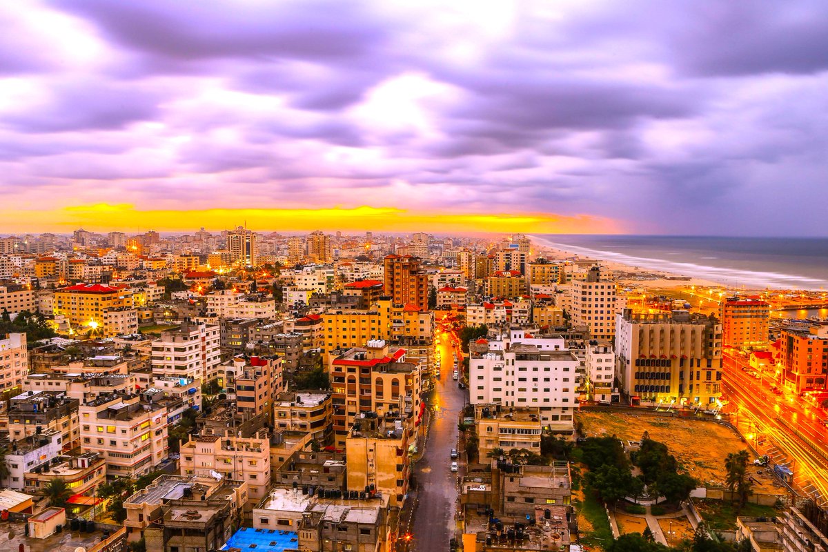 En liten påminnelse:
Så här hade Gaza fortfarande sett ut om palestinierna inte hade attackerat Israel.
 
Som man bäddar får man ligga.🤡