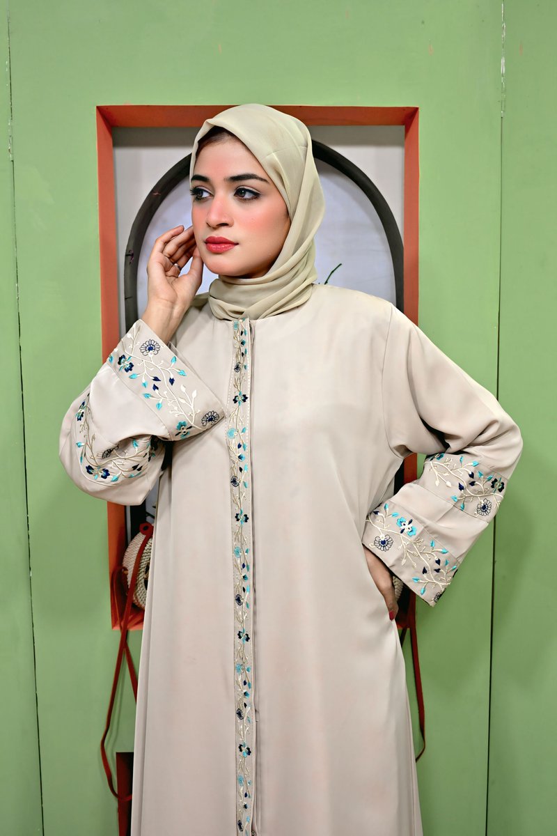 elifnurworld's tweet image. Ivory Bloom Embroidered Abaya

#ModestStyle
 #ModestChic
 #AbayaLook
 #OotdModest
 #ModestOutfit
 #AbayaOutfit
 #HijabStyleDaily
 #MuslimahStyle