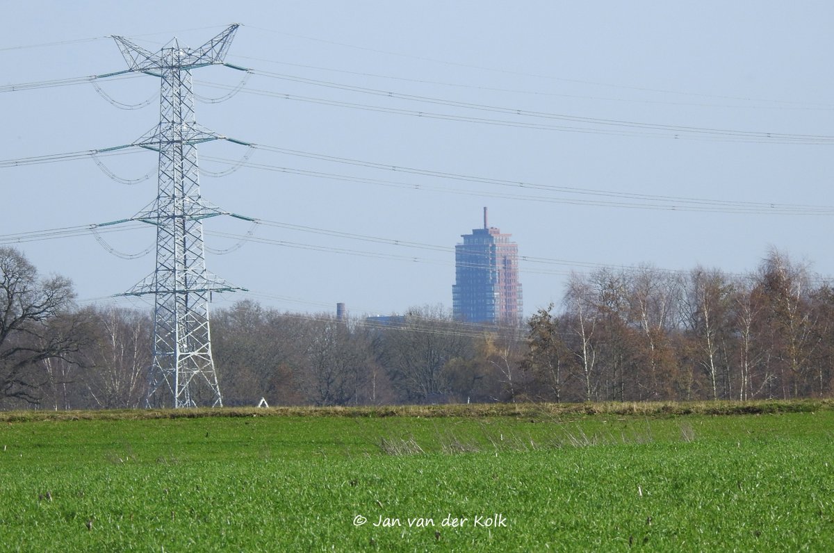 BekiekTwente's tweet photo. Op deze wandeling (blauwe route | 6,4 km | start: Usselerhofweg 5 | #WandelnetwerkTwente) zie je ook de Protestantse kerk, in de verte de 101 meter hoge Alphatoren en zouthuisjes.
#Usselo #Ossel
#Enschede #Twente #BekiekTwente
2/2 https://t.co/iodXLQcvL8