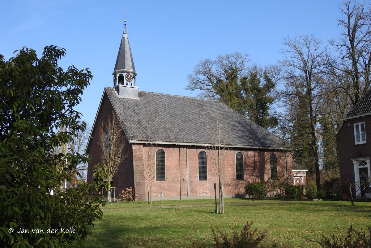 BekiekTwente's tweet photo. Op deze wandeling (blauwe route | 6,4 km | start: Usselerhofweg 5 | #WandelnetwerkTwente) zie je ook de Protestantse kerk, in de verte de 101 meter hoge Alphatoren en zouthuisjes.
#Usselo #Ossel
#Enschede #Twente #BekiekTwente
2/2 https://t.co/iodXLQcvL8