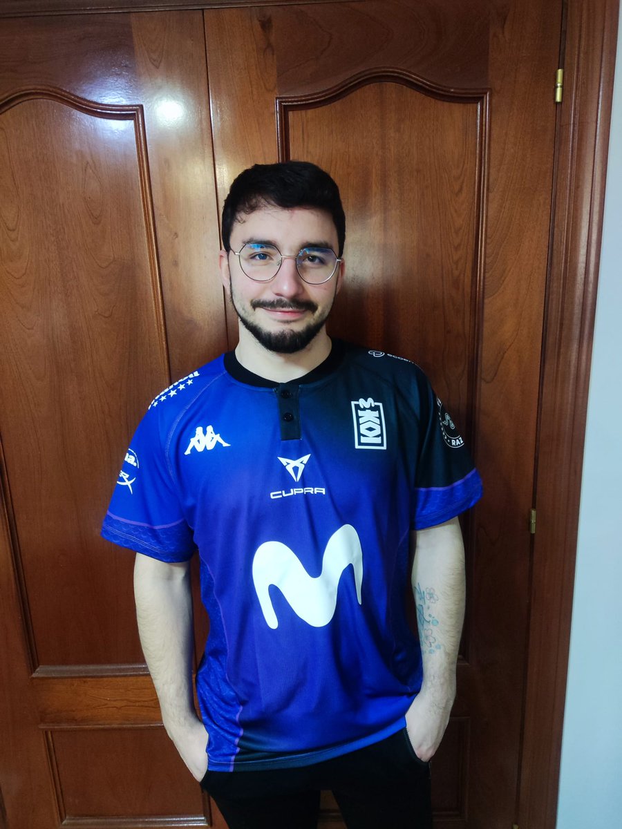 ByTysman's tweet photo. @MovistarKOI Acaba de llegar la camiseta del sorteo, a tiempo para las lec finales, es preciosa! Muchas gracias!! 💜💜 https://t.co/WtUfETosbY