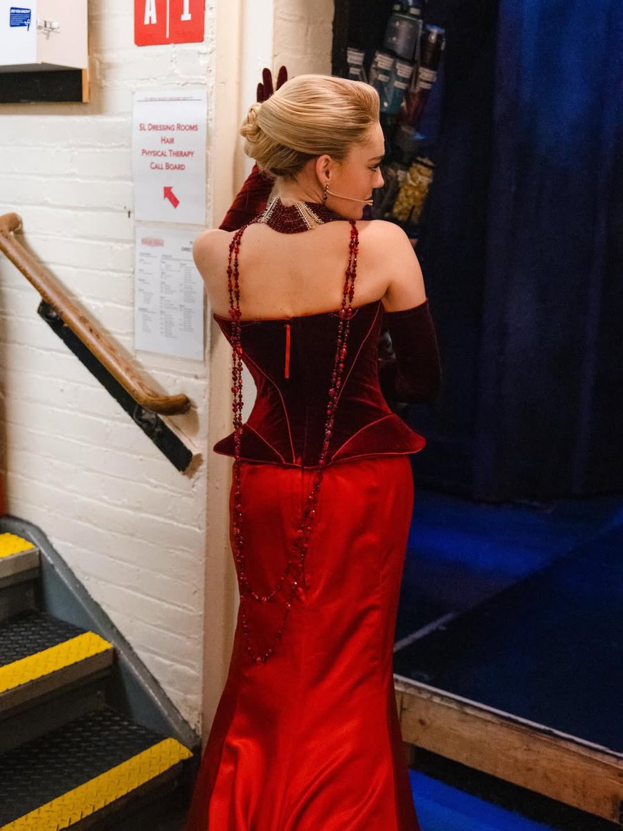 ImMegDonnelly's tweet photo. RED DRESS 🗣️ https://t.co/6UuyAQxN6x
