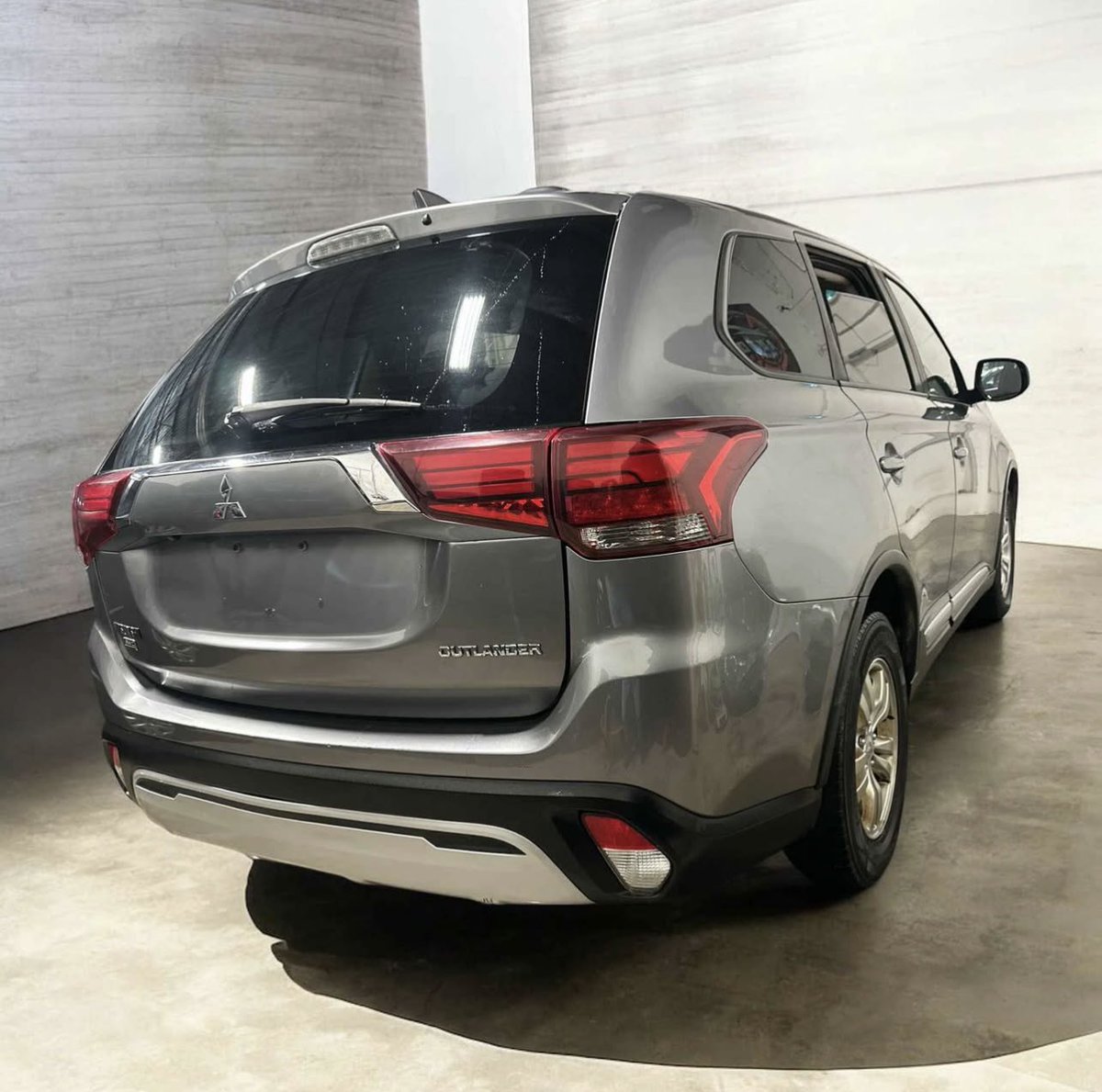 Paco_Autos's tweet photo. 2019 Mitsubishi Outlander
Clean title
In top condition
125k miles

Ghc 112,000 - includes shipping https://t.co/d7Otqv3yg1