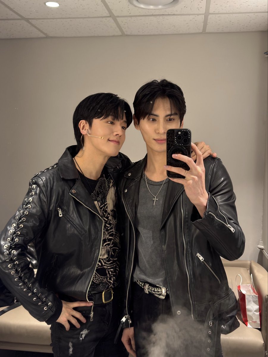 SF9official's tweet photo. 턍해랑과 빈해랑🫡

#SF9 #YOUNGBIN https://t.co/Tef5B3PM0J