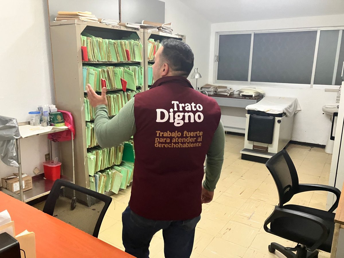 En UMF Zacualtipán seguimos fortaleciendo el #TratoDigno, también en horario nocturno. 🌙🏥Coordinados con la Subdirección de Atención al Derechohabiente, supervisamos la calidad del servicio en turno vespertino.🤝✨
El #TratoDigno se demuestra con hechos… y no tiene horario.💙
