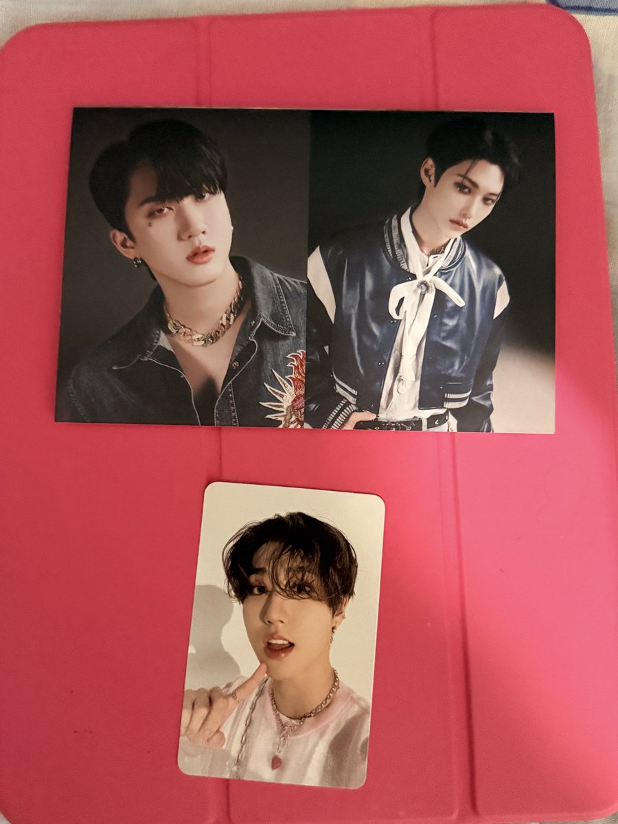 Celine_S_'s tweet photo. Je souhaite vendre ou échanger certaines photocards STRAYKIDS. 

Je cherche l’équivalent de Hyunjin (même album vers)

Je vous mets les photos en commentaires (bff je garde)

1. Maxident (membre)
2. Do It vers limited It
3. ATE vers accordéon
4. Star (rockstar) https://t.co/EsLaiYNE8Q