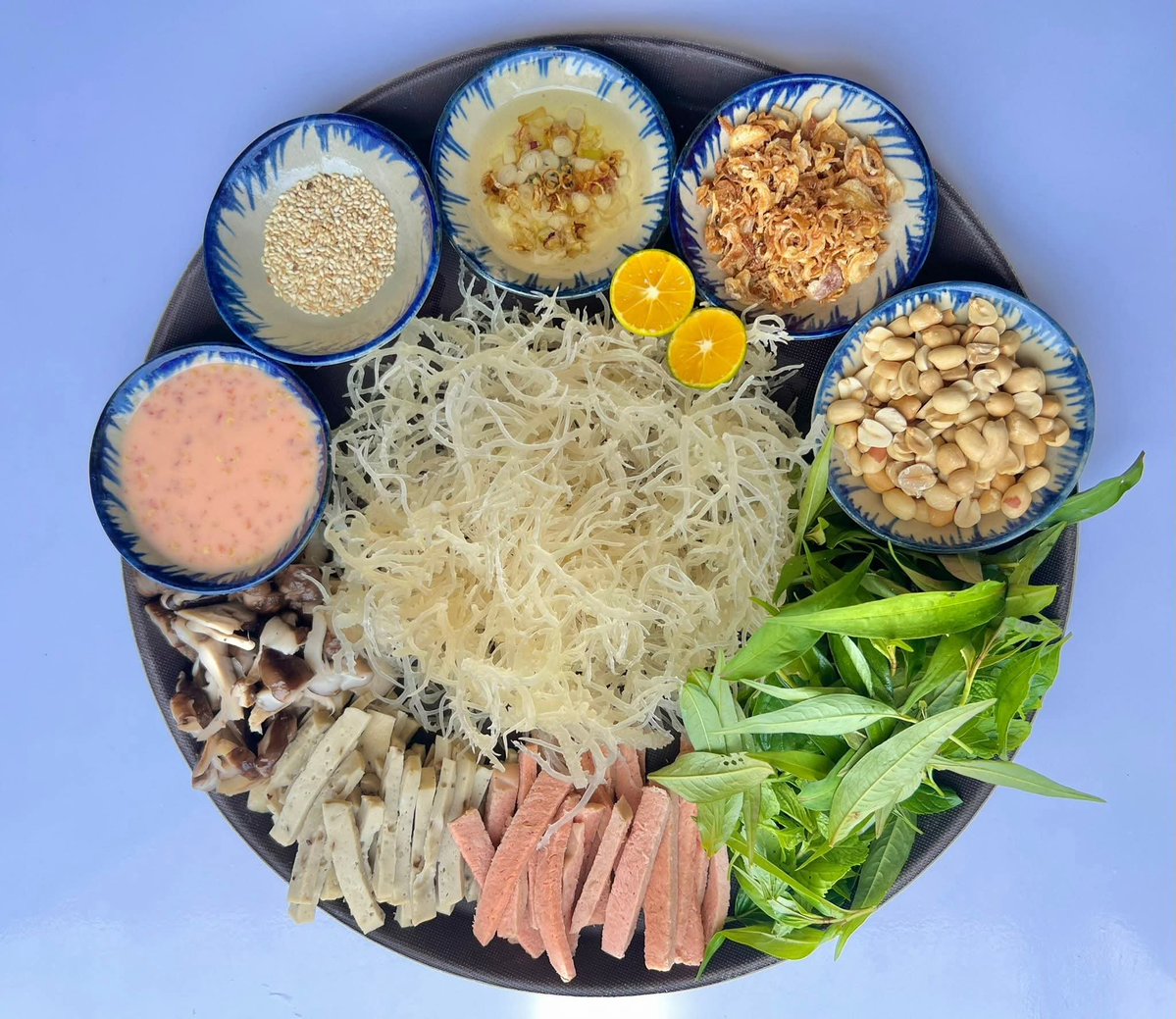 🌿 Rong sụn biển – giòn mát, thanh nhẹ cho cả nhà
Chỉ 45k/túi 500gr ăn được rất lâu, siêu tiết kiệm luôn ạ.

Rong sụn có vị mát, giòn sần sật, không tanh, dễ ăn cực kỳ.
Dùng được cho cả món chay lẫn mặn, chế biến thoải mái:

🥗 Trộn gỏi – salad
🥣 Nấu