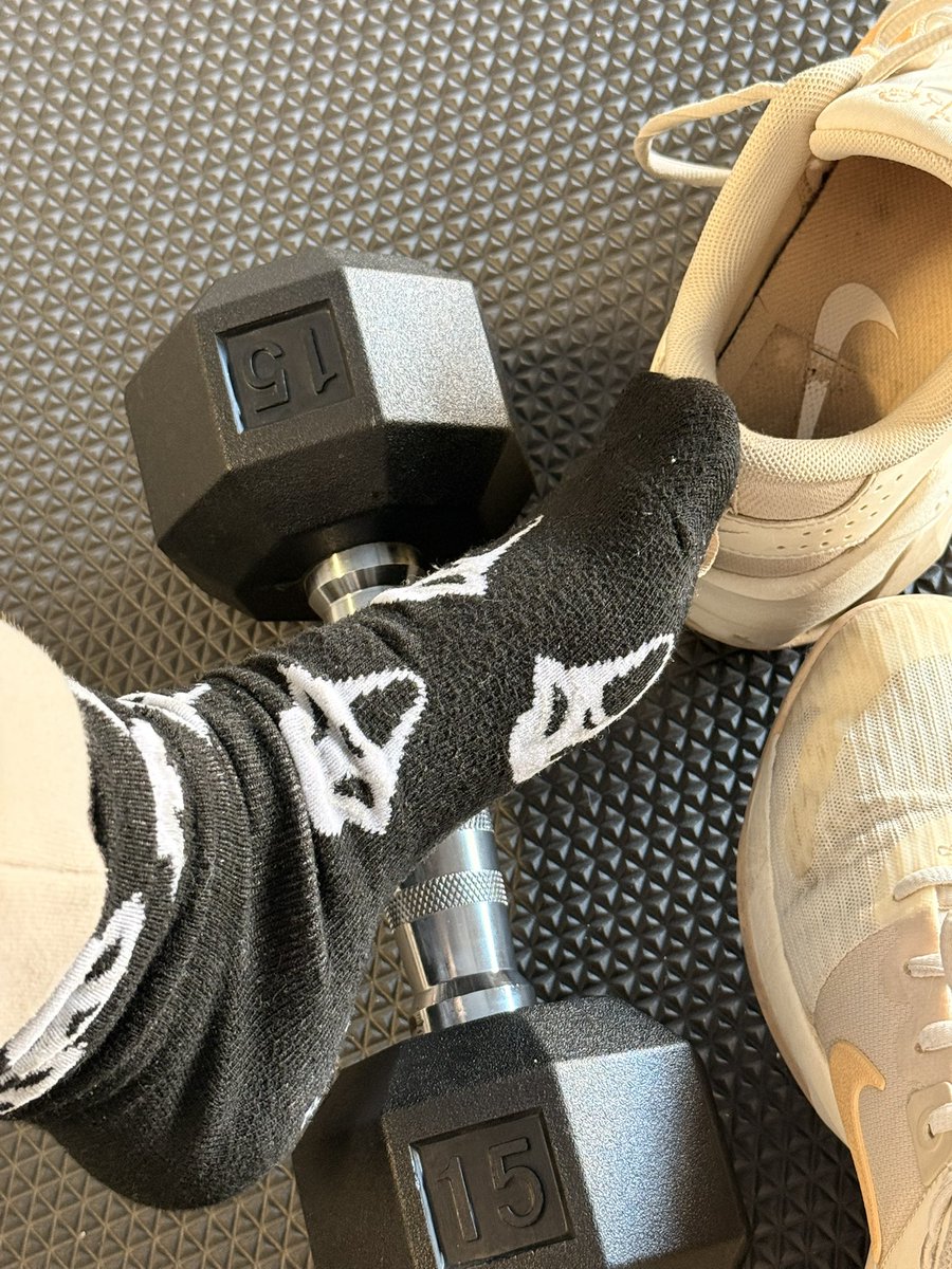 For sale 🏷️

Sweaty gym socks 

Dm for purchase.  

US shipping only.