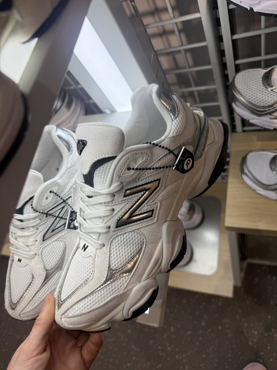 Ich bin in der Stadt ein eine der schöne darfst du übernehmen zwischen 130-190 antreten! 
|#Findom #Goddess #Geldsklave #Geldherrin #Feet #Zahlschwein #shoeslovers #ShoeAddict #Paypig #HumanWallet |