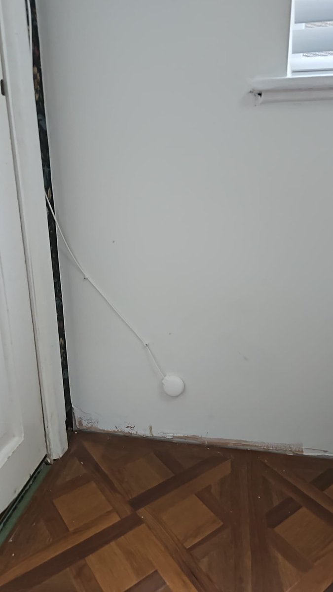 garethjshaw's tweet photo. @CityFibre @VodafoneUK absolutely shocking. Newly plastered walls and wallpaper and this is how our broadband has just been installed. Cowboys https://t.co/kS3B9ph2jr