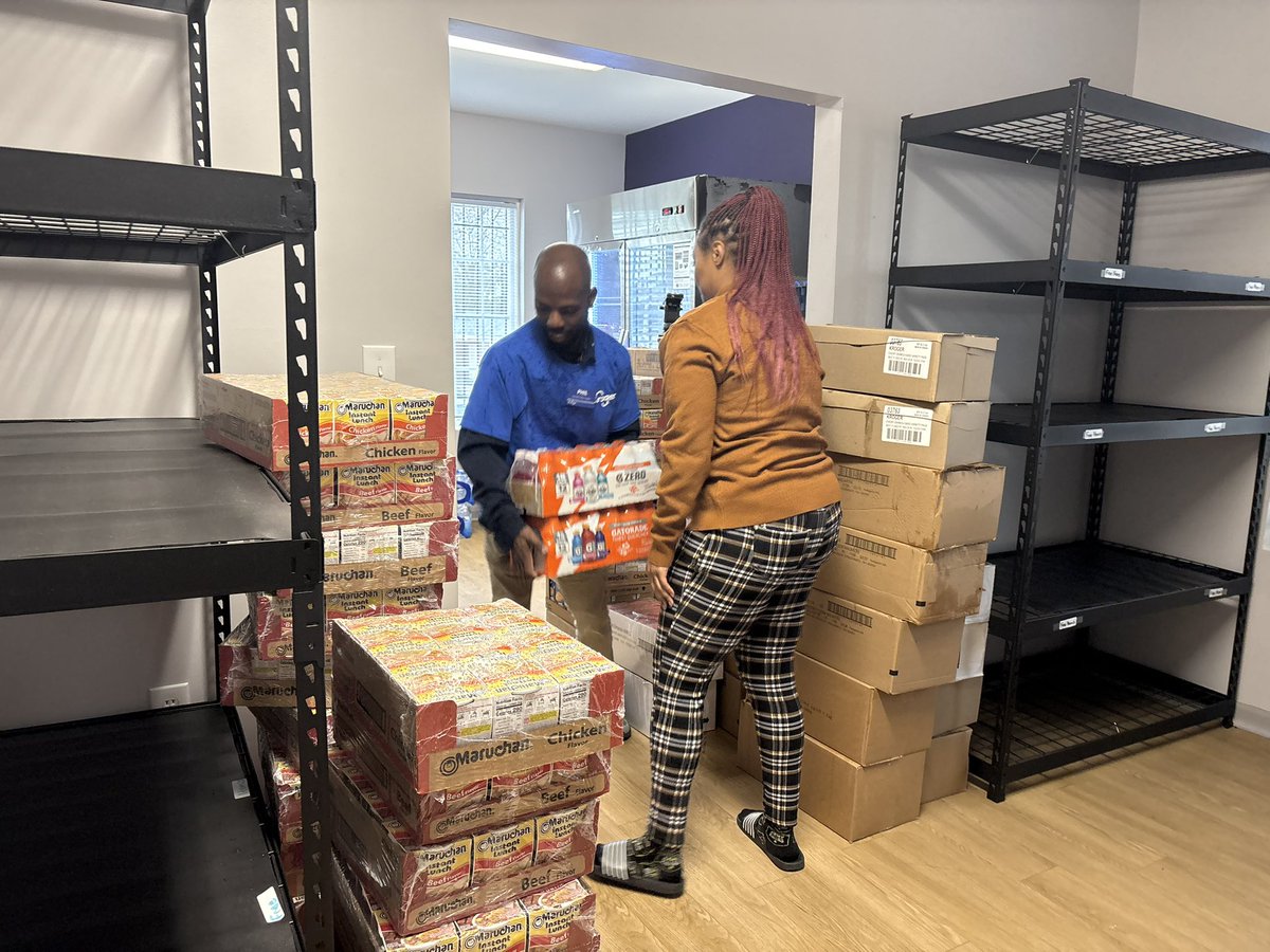 Karanoelle04's tweet photo. Kroger partners with Benedict College to address food insecurity on campus. 

More on the news at 5 @wachfox https://t.co/I41Mnt0858
